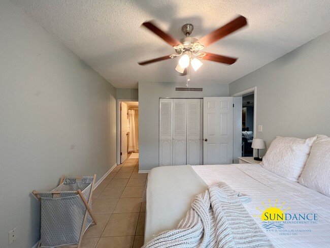 Building Photo - Destin furnished condo INCLUDES A BOAT SLI...