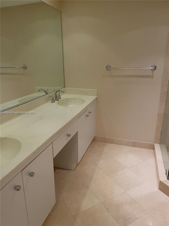 Building Photo - 2000 Towerside Terrace