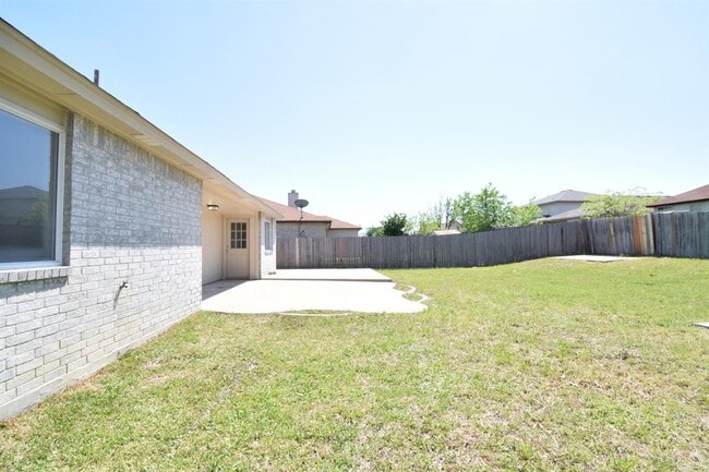 Building Photo - 1403 Saddle Dr