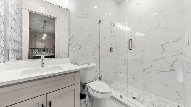 Building Photo - 517 Moore St