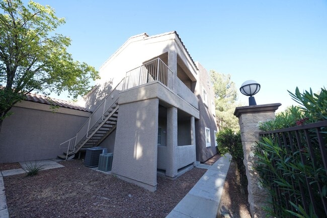 Building Photo - SHOWINGS AVAILABLE NOW