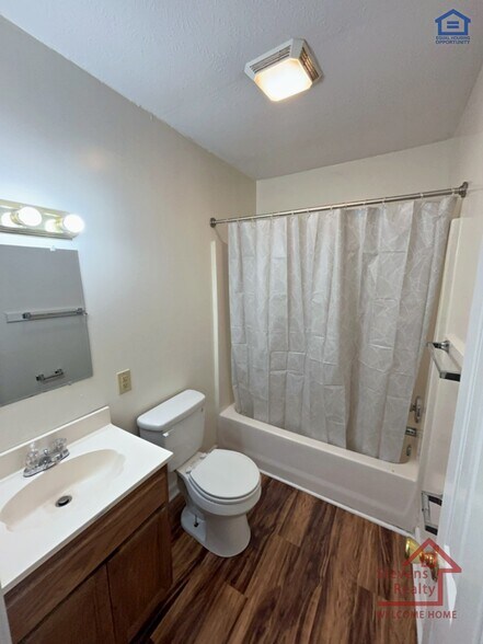 Building Photo - 173 Bybee Woods Dr