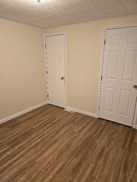 Building Photo - 4435 Clifford Rd