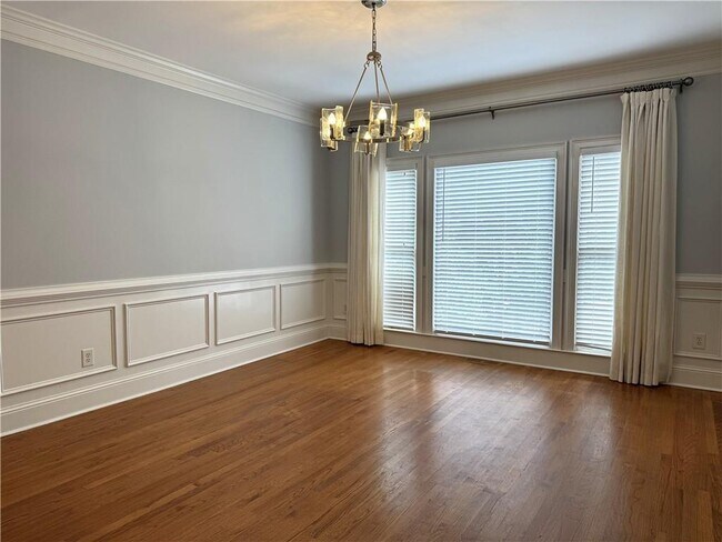 Building Photo - 871 Lenox Ct NE