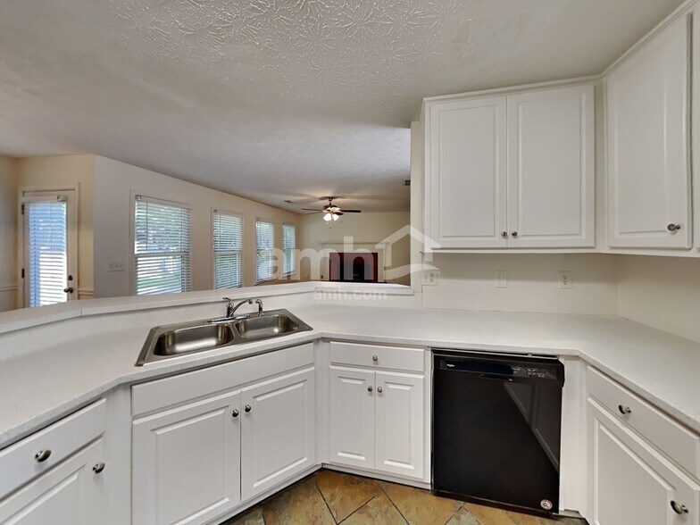 Building Photo - 4972 Hopeland Dr