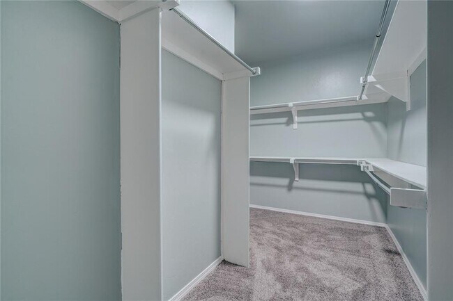 Building Photo - 2023 Westbury Dr