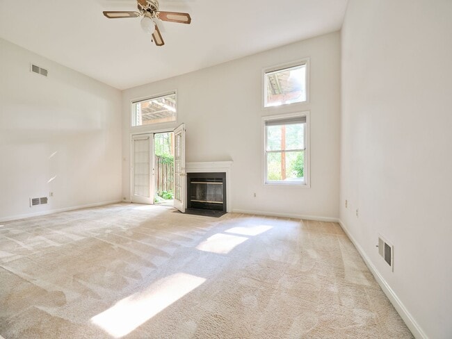 Building Photo - 1339 Templeton Pl