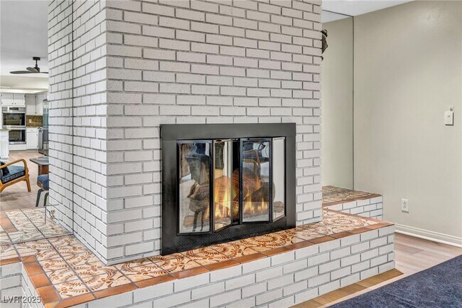 Building Photo - 1601 Eaton Dr