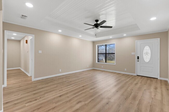 Building Photo - Charming Newly Remodeled Rental Home in a Quiet Neighborhood
