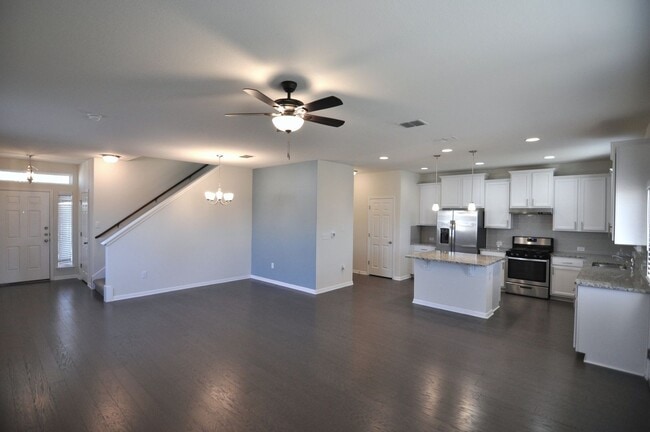 Building Photo - Amazing home ready to move in!