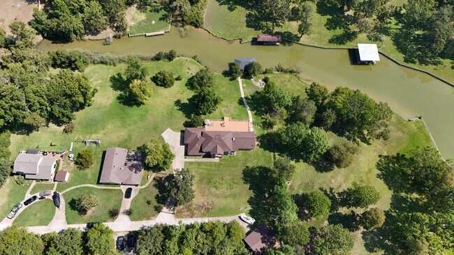 Building Photo - 231 Schmidt Ln
