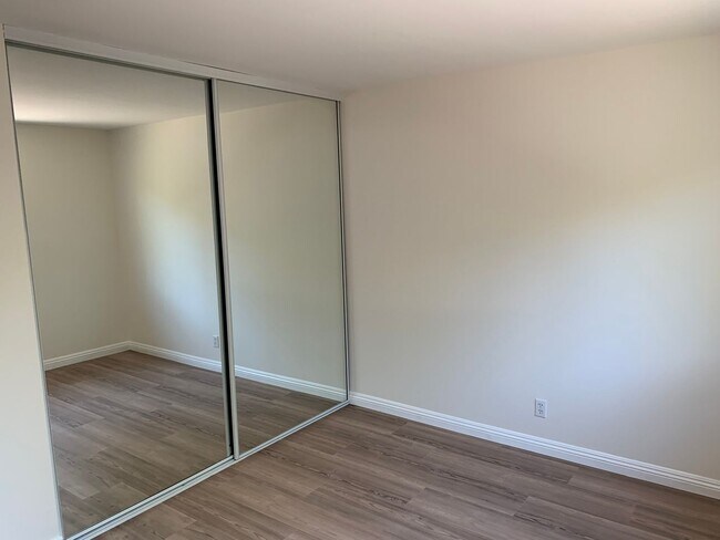 Building Photo - Charming Two-Story Home in Vista with Spac...