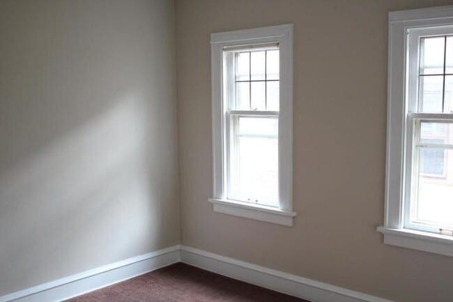 Building Photo - 1614 E Newton Ave