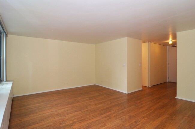 Building Photo - 400 E Randolph St