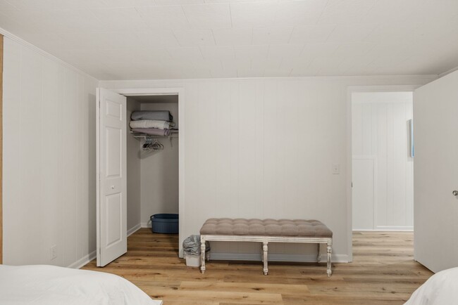 Building Photo - Lake Talquin - LAKEFRONT- Furnished 3 bedr...