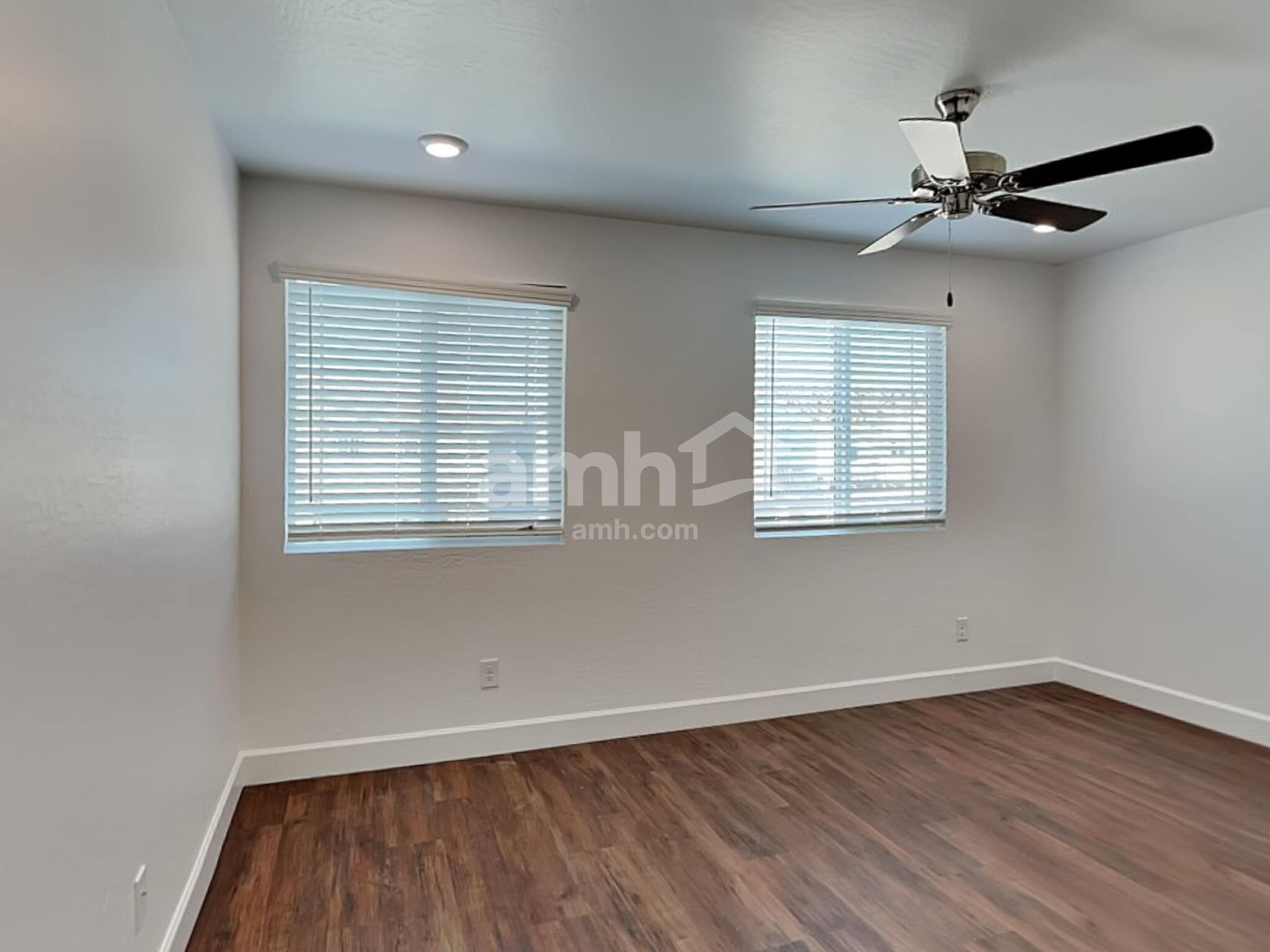 Building Photo - 17129 W Golden Ln