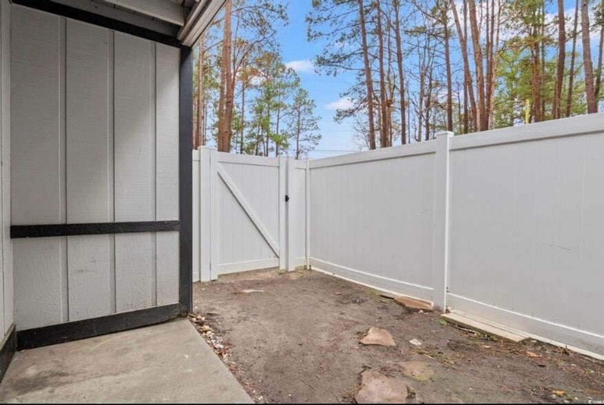 Building Photo - 950 Forestbrook Rd