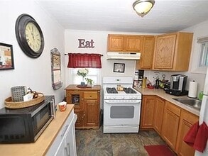 Building Photo - Newly Renovated Apartment in Liverpool!