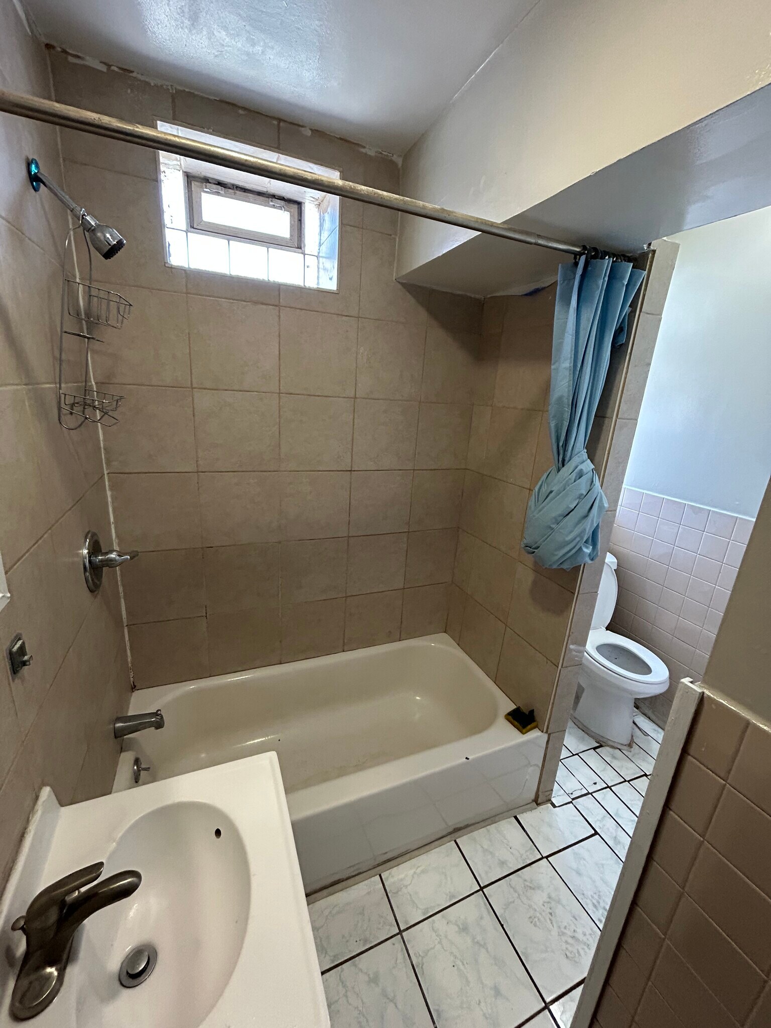 Unit 1F - Bathroom - 3242 W 38th Pl