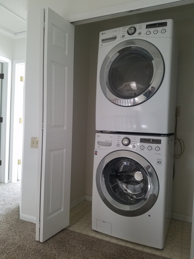 HE Washer and Dryer - 2908 W Long Cir