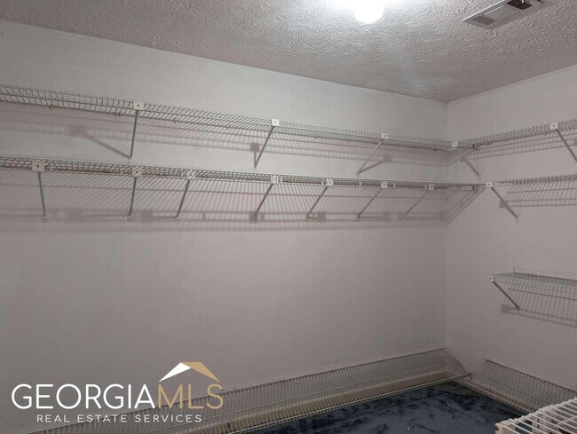Building Photo - 1651 Howell Highlands Pl