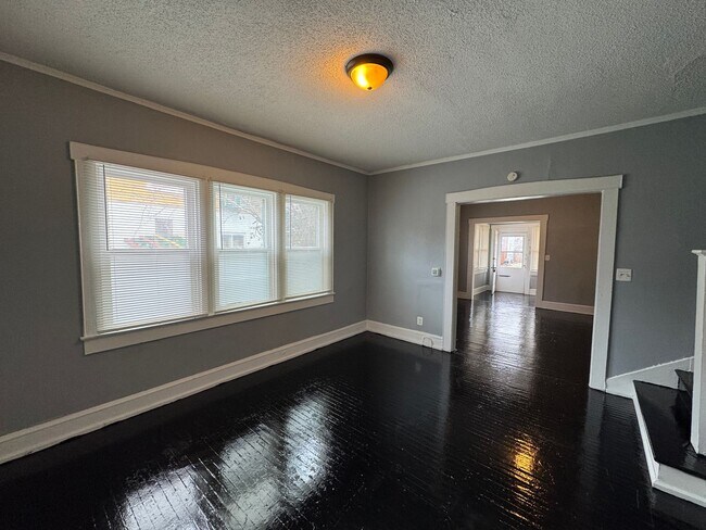 Building Photo - 3632-3634 Birchwood Ave