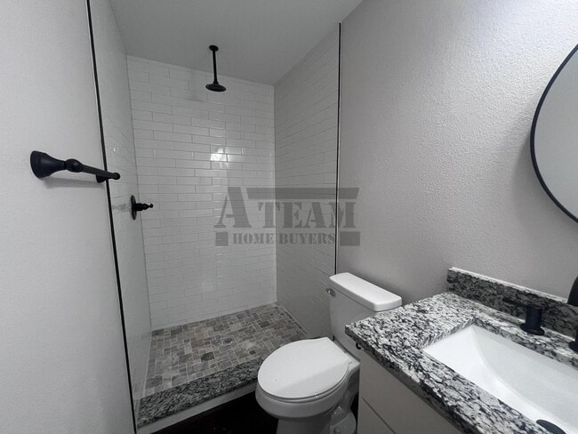 Building Photo - Beautifully updated 3-bedroom, 2-bath home