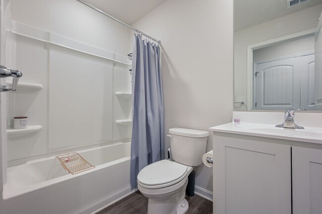 Building Photo - 193 Currant Cir