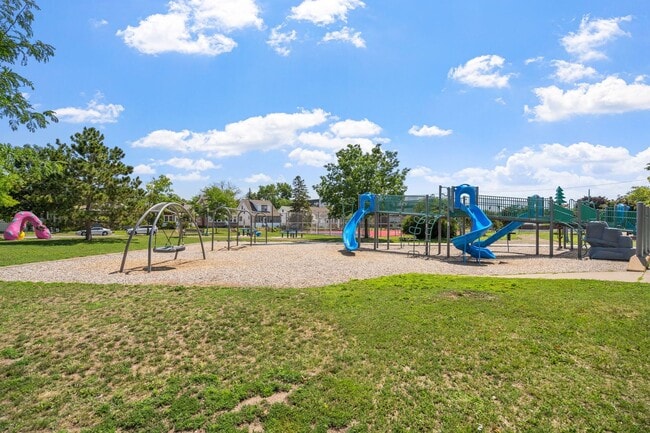 Building Photo - Your Timeless Haven in St. Paul for $2,599/month! $250 OFF 1st MONTH!