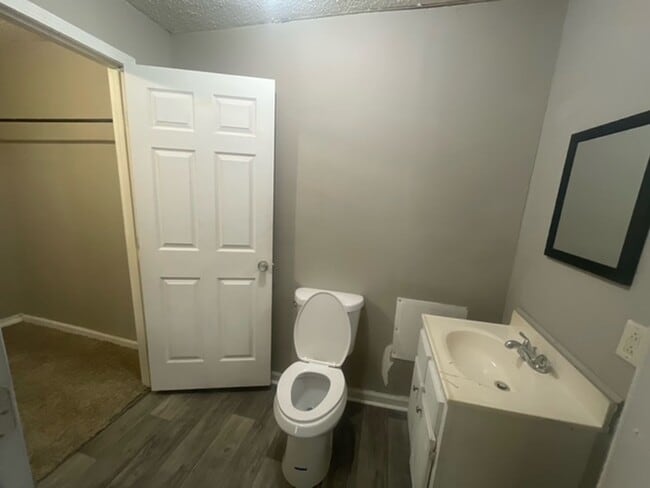 Building Photo - Renovated 2 Bedroom 1.5 Bath Home for Rent!!