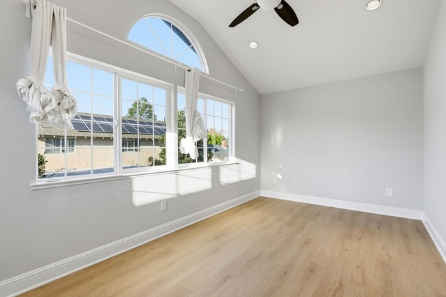 Building Photo - Santa Teresa 5-Bedroom 3-Bathroom Home