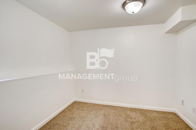 Building Photo - LOCATION, LOCATION, LOCATION! Spacious S Portland Home Walking Distance to PSU and Downtown! MUST...