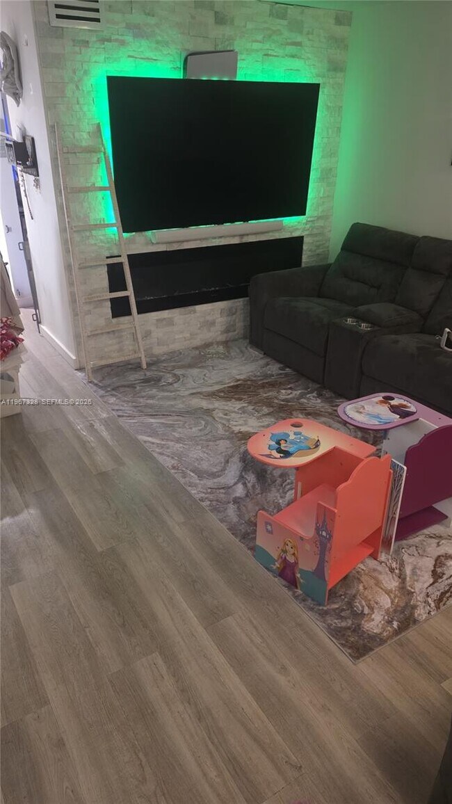 Building Photo - 1711 W 58th St