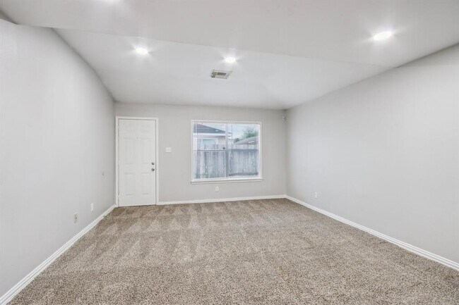 Building Photo - 8210 Radial Ct