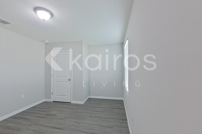 Building Photo - 8740 SW 43rd Ter