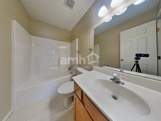 Building Photo - 6939 Sandbur Ct