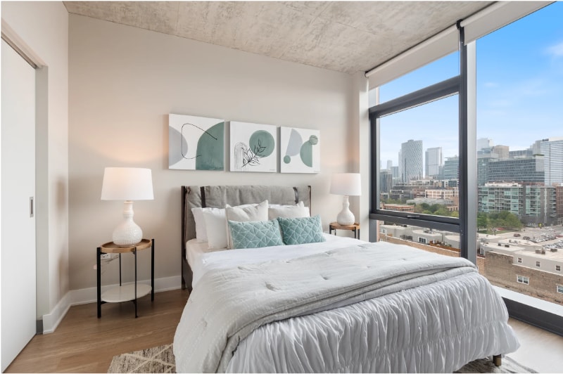 Building Photo - 1039 W Van Buren St