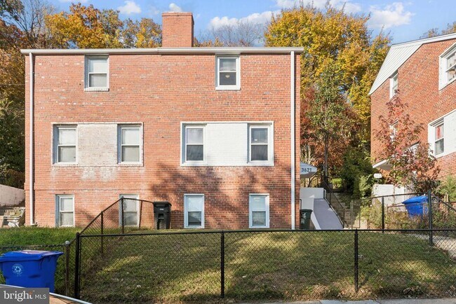 Building Photo - 3621 S Kemper Rd