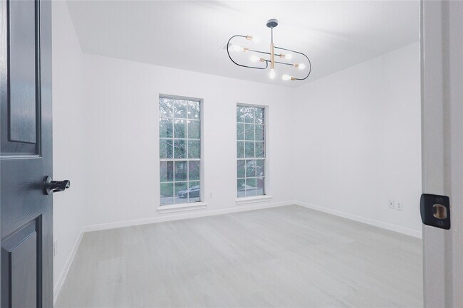 Building Photo - 17527 Sandy Cliffs Dr