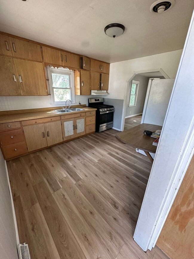 Building Photo - Updated 2 bedroom home!