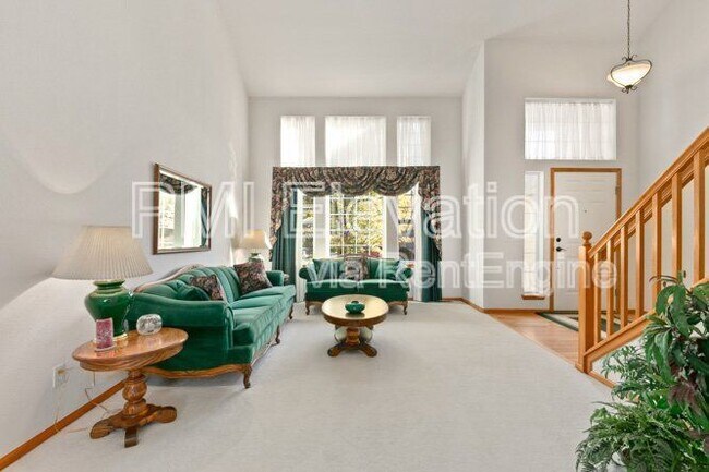 Building Photo - 829 W Sparrow Hawk Dr