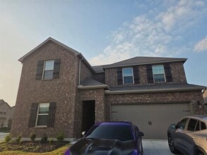 Building Photo - 10101 Sunnyview Ln