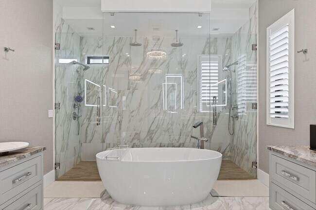 Building Photo - 785 NE 70th St