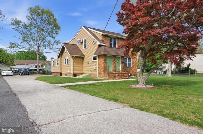 Building Photo - 1130 E Park Ave