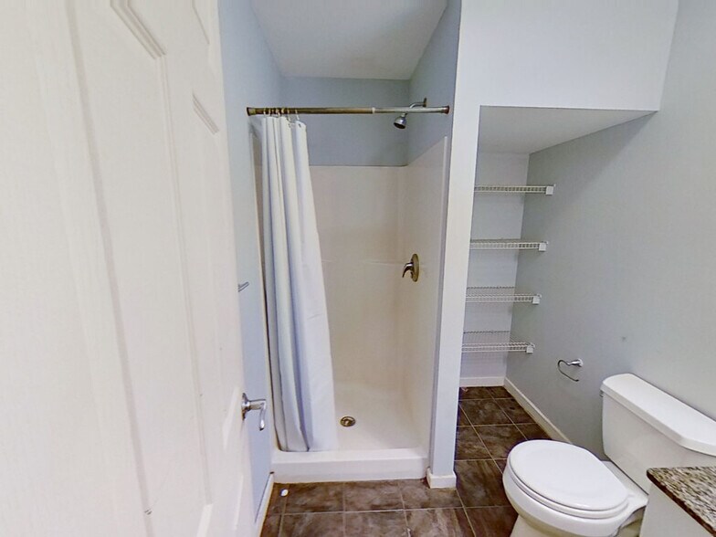 Building Photo - 461 Park Dr