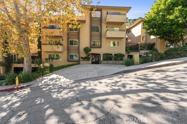Building Photo - 6752 Hillpark Dr