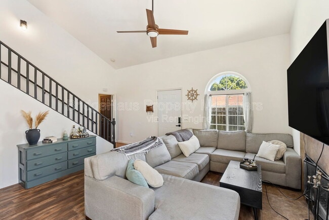 Building Photo - 832 Georgia St