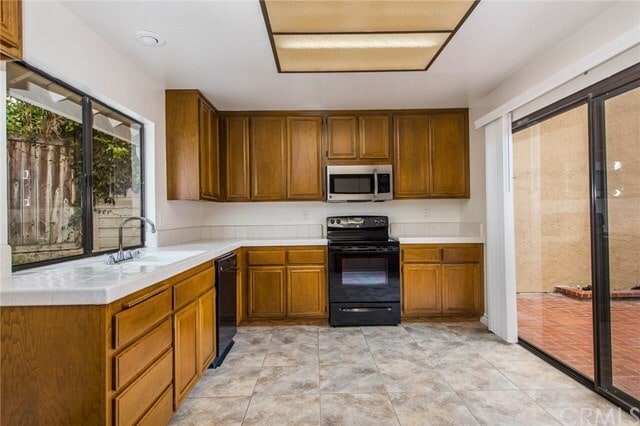 Building Photo - 12 Foxglen