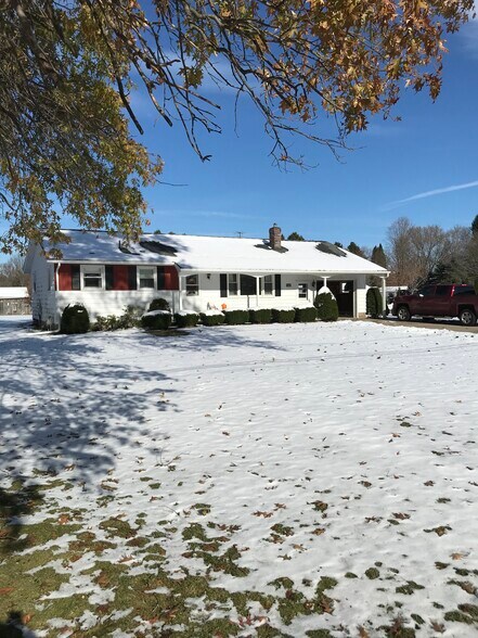 Building Photo - 5460 West Rd