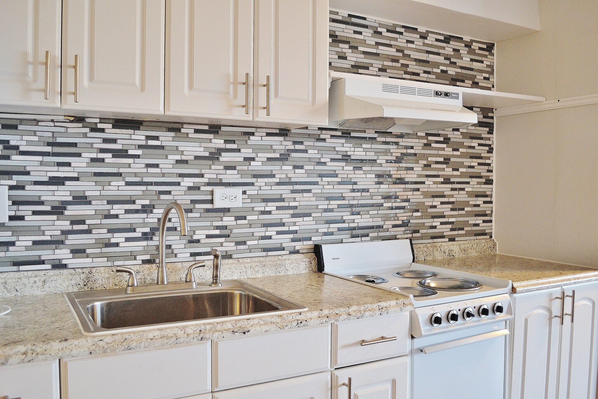 Kitchen View - 824 Kinau St